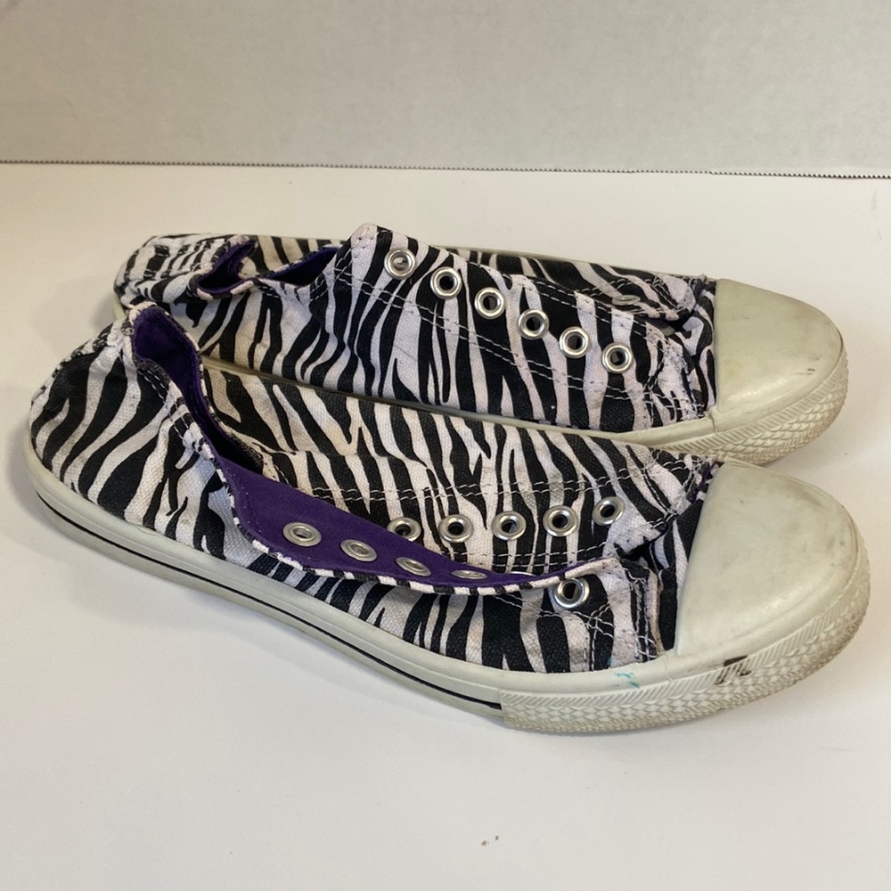 Miley Cyrus & max azria zebra print shoes size 6